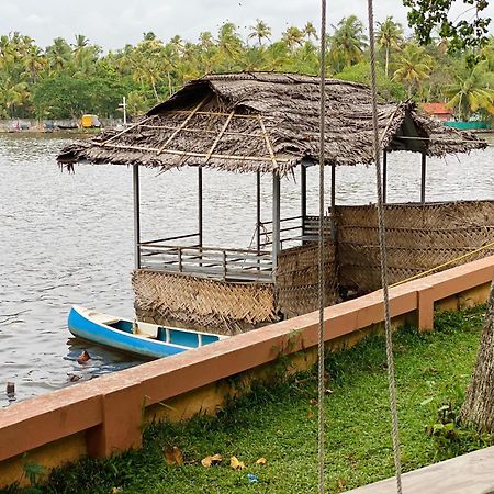 Ferienwohnung Waterfront By Palmyra Kollam Exterior foto