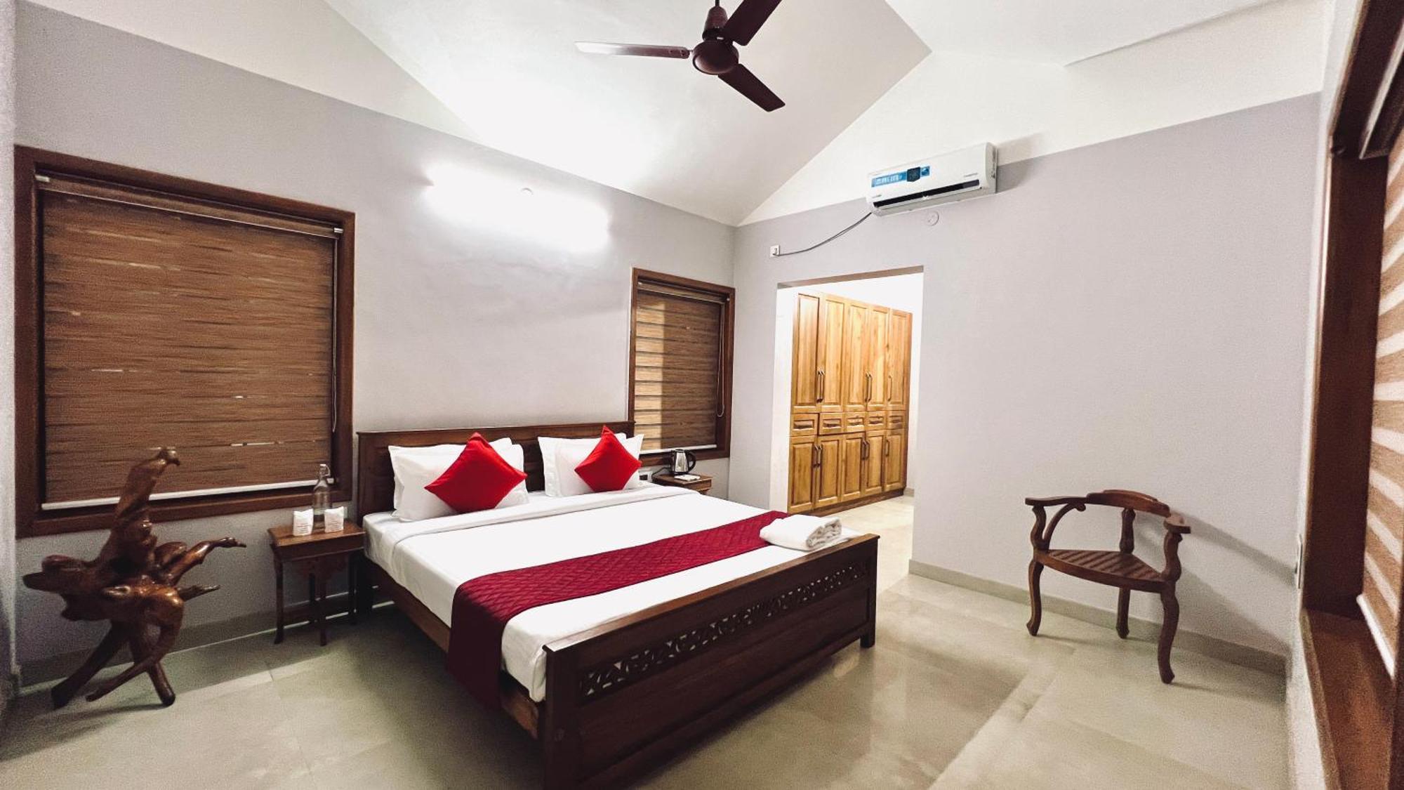 Ferienwohnung Waterfront By Palmyra Kollam Exterior foto