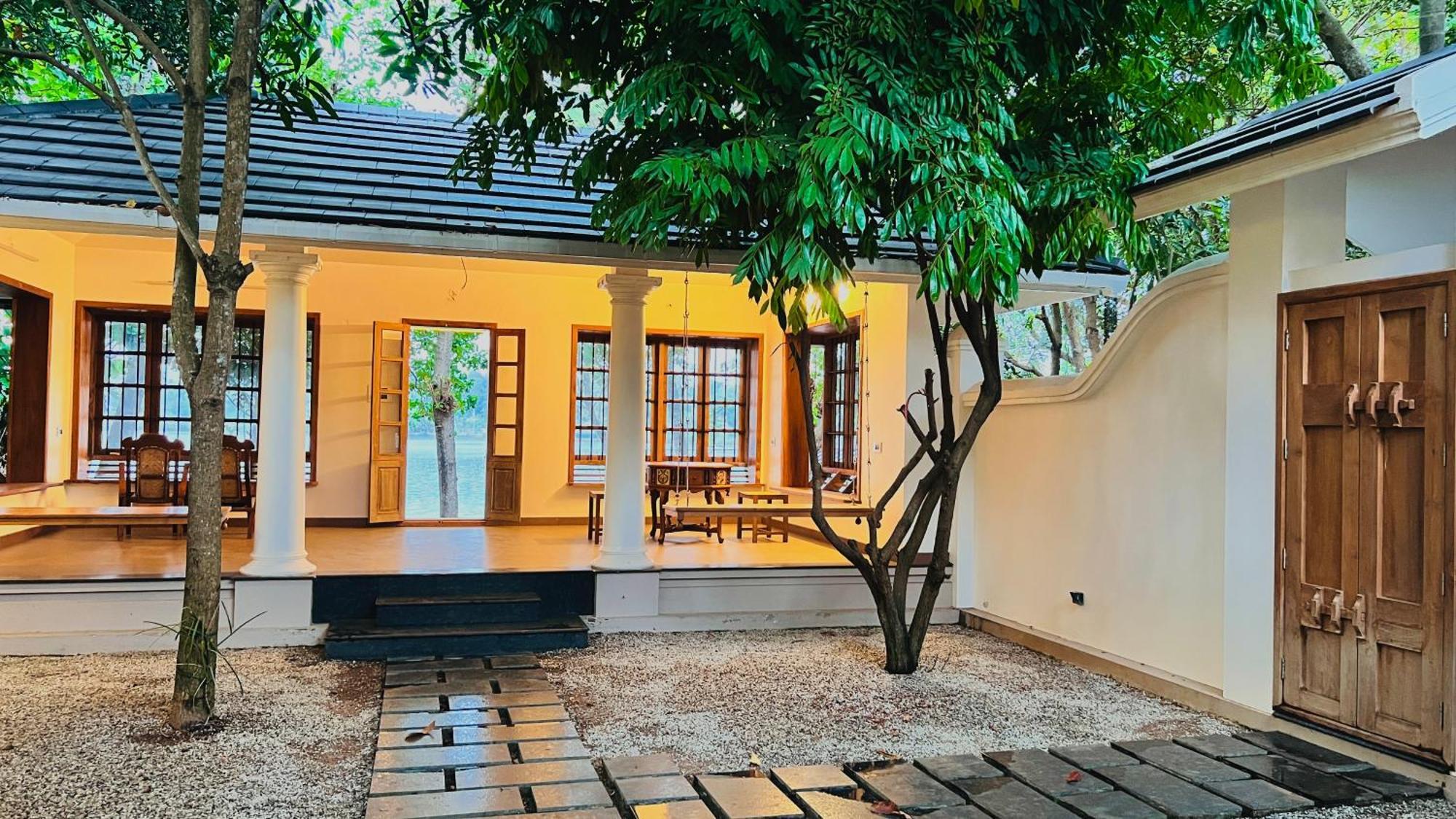 Ferienwohnung Waterfront By Palmyra Kollam Exterior foto