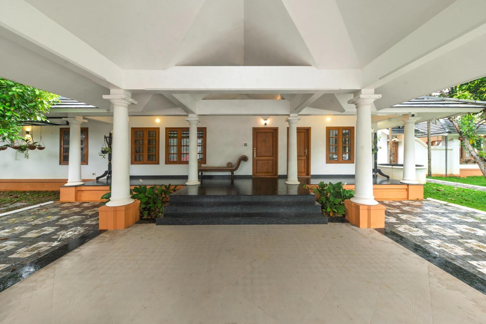 Ferienwohnung Waterfront By Palmyra Kollam Exterior foto