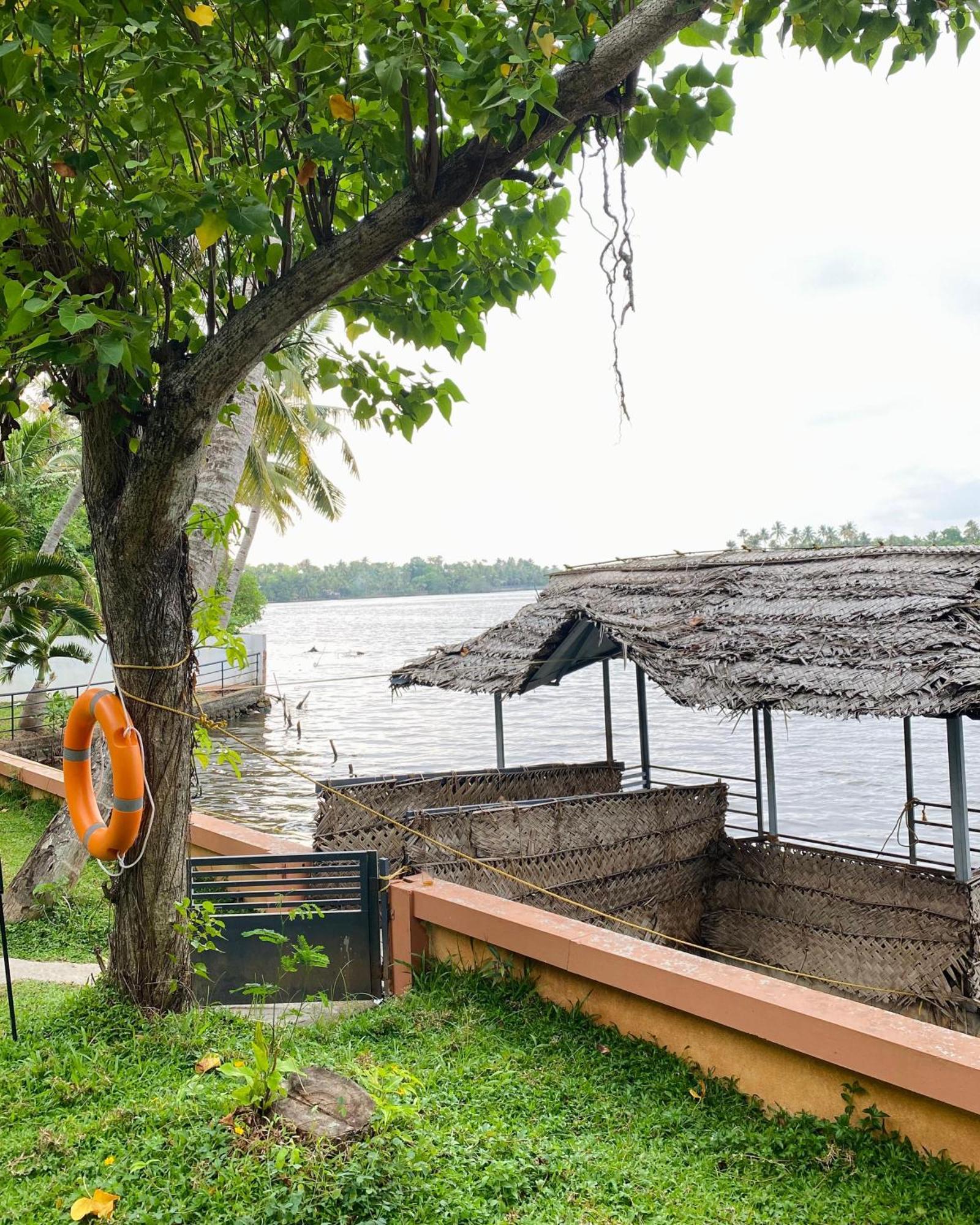 Ferienwohnung Waterfront By Palmyra Kollam Exterior foto