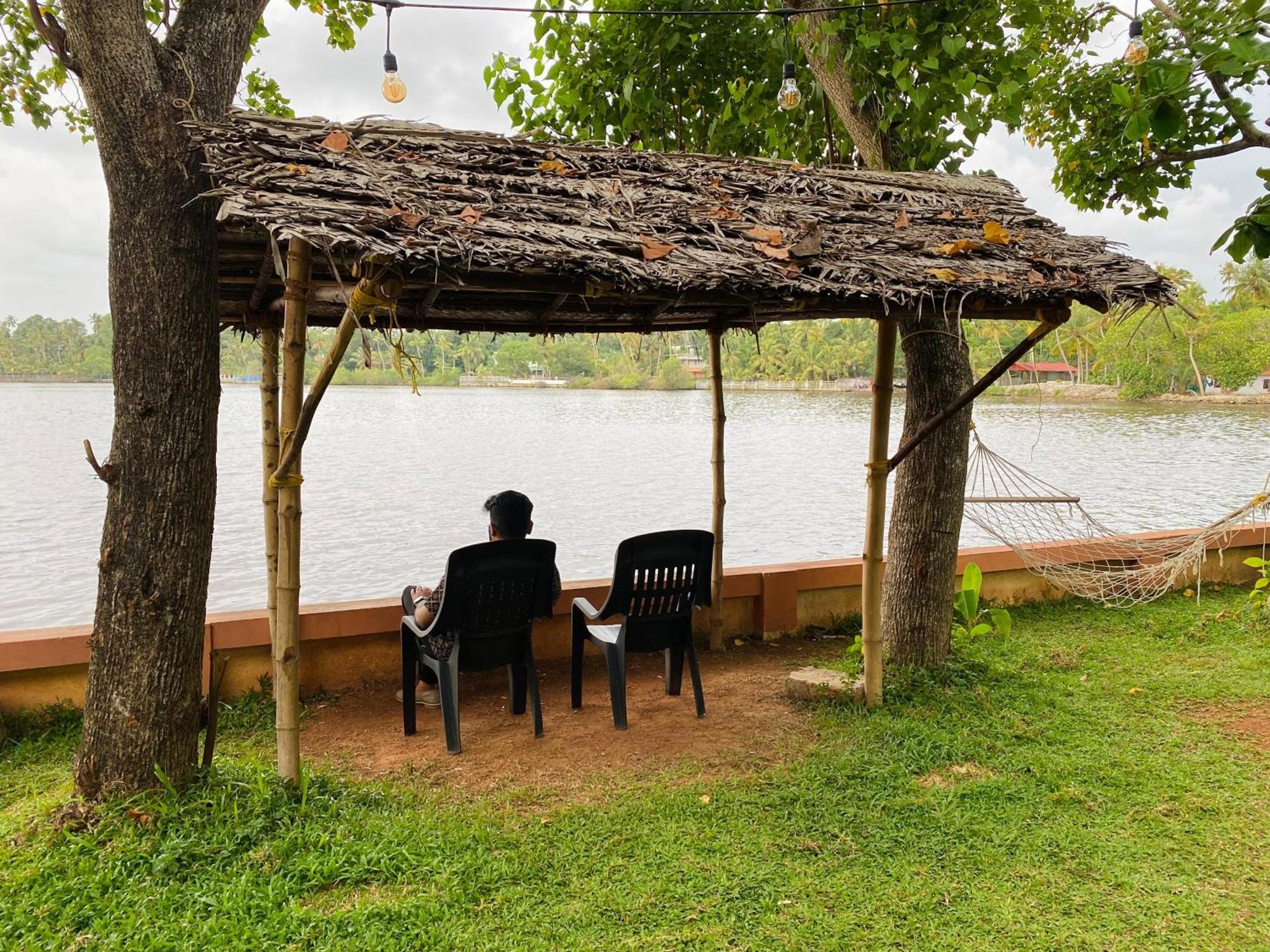 Ferienwohnung Waterfront By Palmyra Kollam Exterior foto