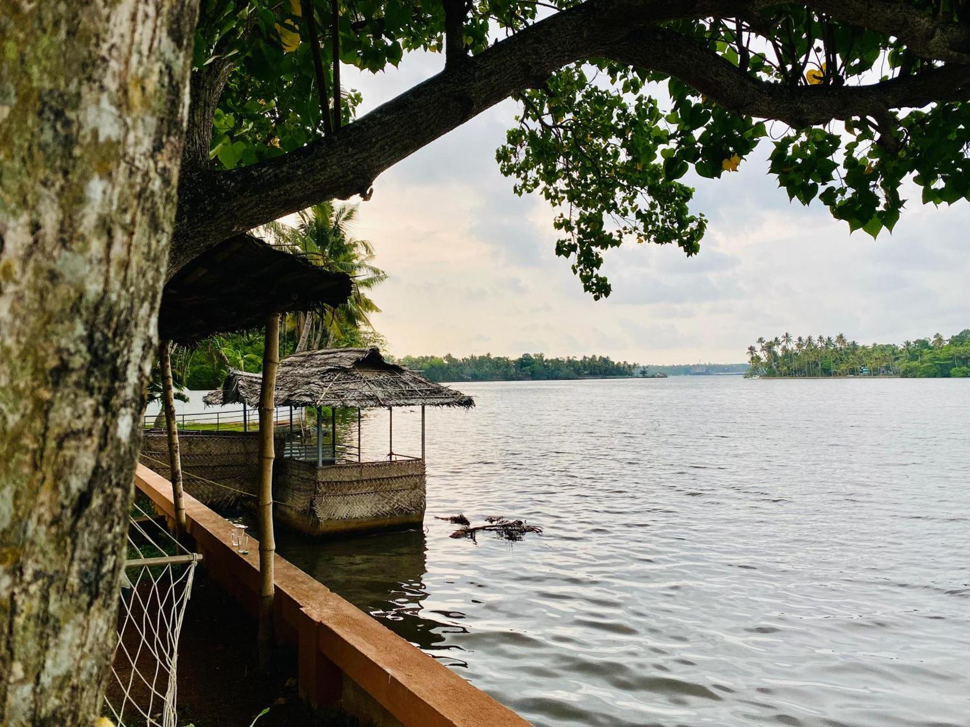 Ferienwohnung Waterfront By Palmyra Kollam Exterior foto